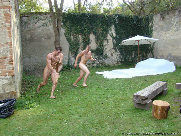 hommes nus jeux