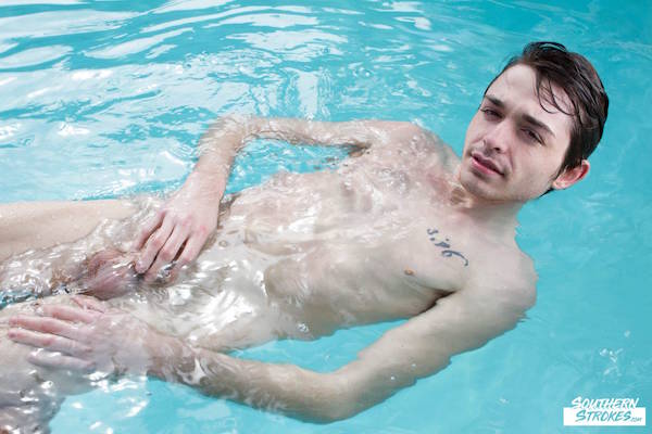 naturiste gay nu piscine
