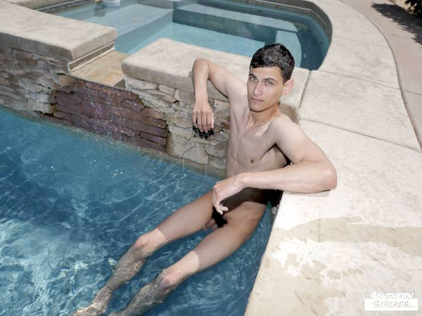 piscine gay naturiste